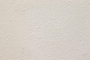 Hvordan tapetsere over strie